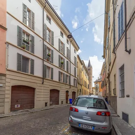 Parakeet House, Terrazzo In Centro * Parma