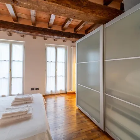 Apartment Parakeet House, Terrazzo In Centro Parma